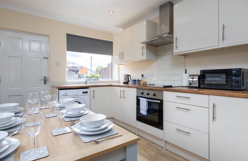 Shirley House | 4 Bed House with Driveway Parking