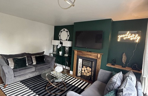 Corby House | 4 Bed House with Double Beds