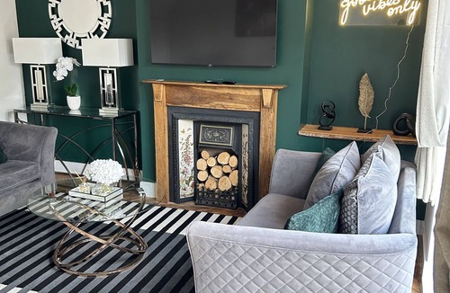 Corby House | 4 Bed House with Double Beds