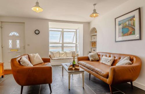 Aberdovey House | 4 Bed in Aberdovey 87520