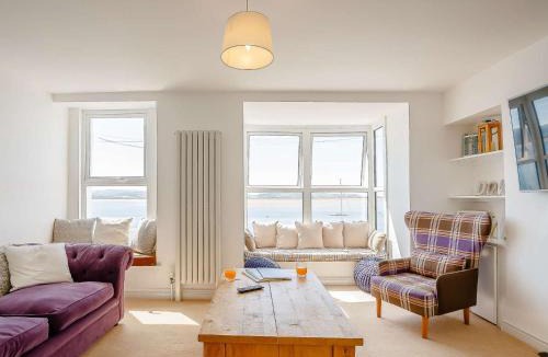 Aberdovey House | 4 Bed in Aberdovey 87520