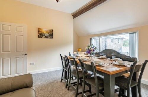 Bala House | 4 Bed in Bala 75288