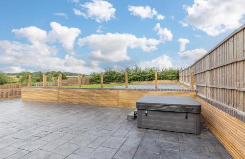 Bishops Castle House | 4 Bed in Bishops Castle 94072