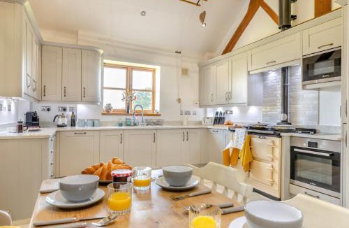 Eccleshall House | 4 Bed in Bishops Offley 93215