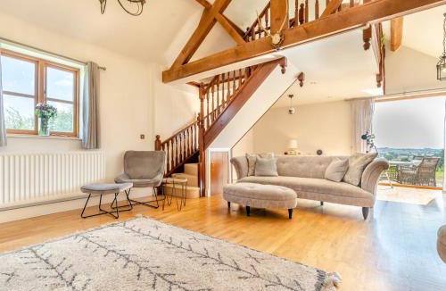 Eccleshall House | 4 Bed in Bishops Offley 93215