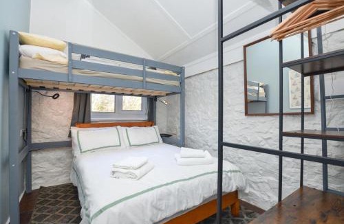 Black Torrington House | 4 Bed in Black Torrington oc-c28841