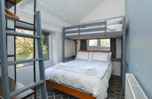 Black Torrington House | 4 Bed in Black Torrington oc-c28841