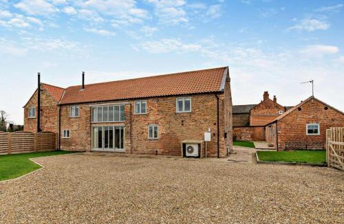 Brough House | 4 Bed in Brough oc-93496