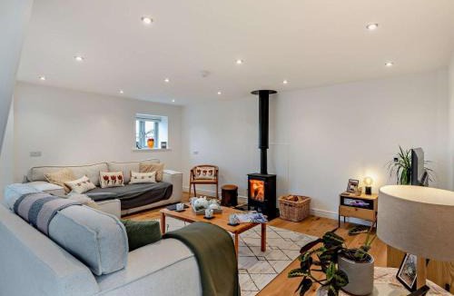 Brough House | 4 Bed in Brough oc-93496