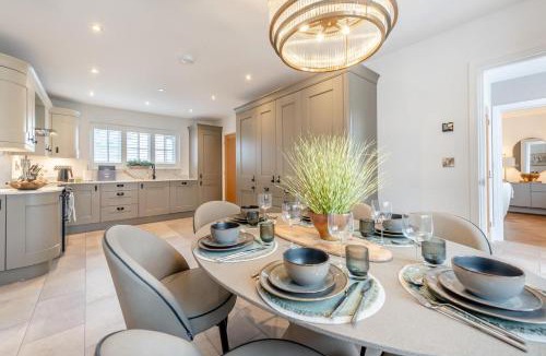 Tremain House | 4 Bed in Cardigan oc-d30449