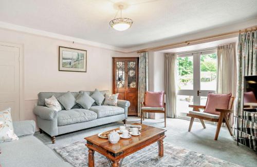 Axminster House | 4 Bed in Charmouth THEFA