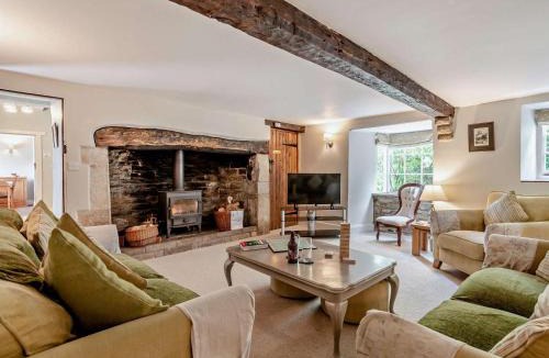 Corfe Castle House | 4 Bed in Corfe Castle IC101