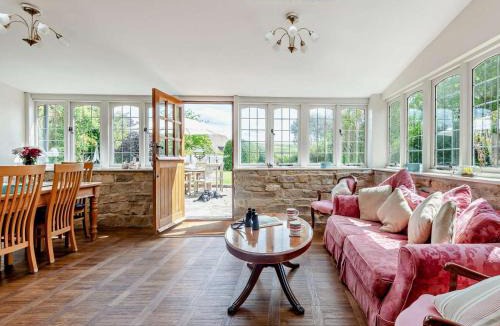 Corfe Castle House | 4 Bed in Corfe Castle IC101