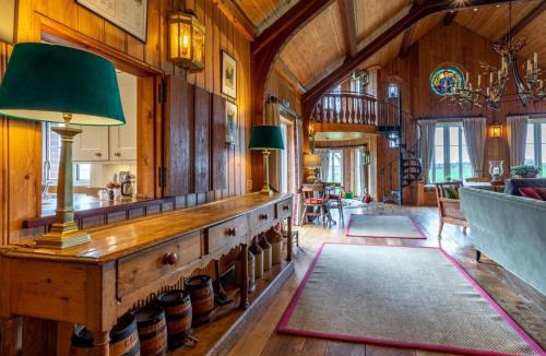 Dorchester House | 4 Bed in Dorchester 80513