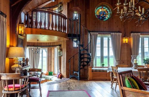 Dorchester House | 4 Bed in Dorchester 80513