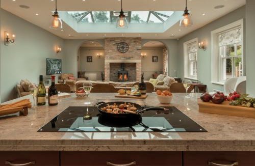 Storwood House | 4 Bed in Elvington 55738