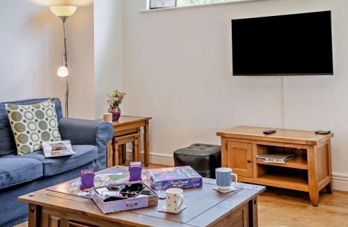 Abergavenny House | 4 Bed in Gilwern 90003