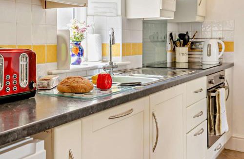 Abergavenny House | 4 Bed in Gilwern 90003