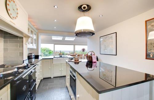 Crynant House | 4 Bed in Gower oc-hh2112