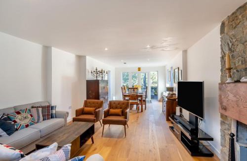 Hawick House | 4 Bed in Hawick 95856