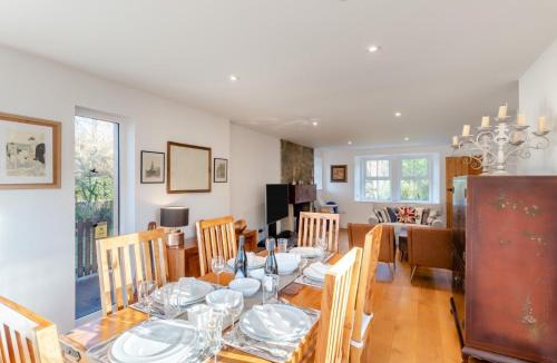 Hawick House | 4 Bed in Hawick 95856