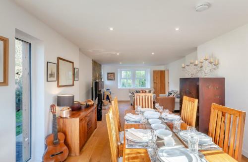 Hawick House | 4 Bed in Hawick 95856