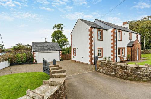 Hayton House | 4 Bed in Hayton SZ119