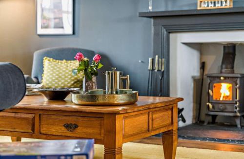 Hayton House | 4 Bed in Hayton SZ119