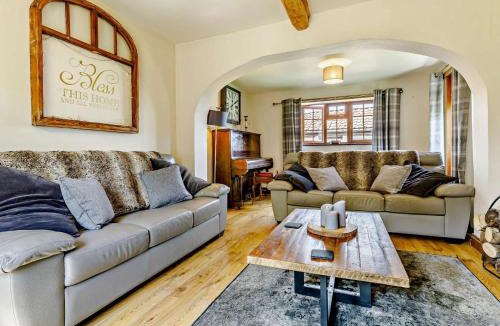 Westbrook Court House | 4 Bed in Hereford 44213