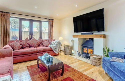 Kingsnorth House | 4 Bed in Kingsnorth 86647