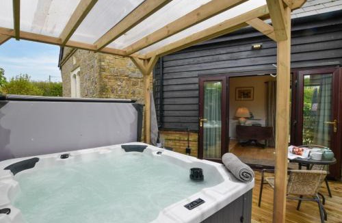 Kingsnorth House | 4 Bed in Kingsnorth 86647