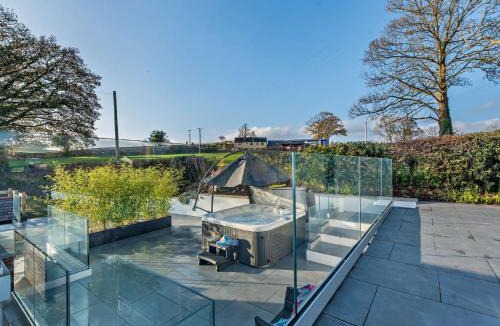 Llandovery House | 4 Bed in Llandovery 90307