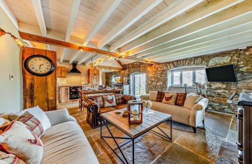 Llanddeusant House | 4 Bed in Llanfechell 90258