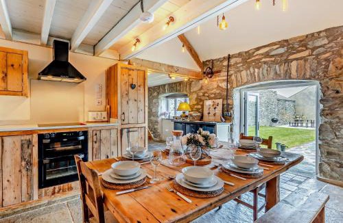 Llanddeusant House | 4 Bed in Llanfechell 90258