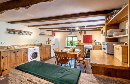 Longtown House | 4 Bed in Longtown 86497