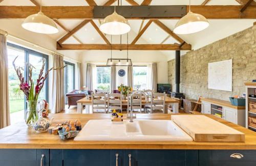 Shaftesbury House | 4 Bed in Melbury Abbas 48814