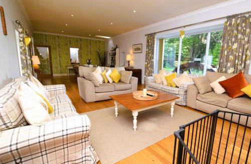 Moffat House | 4 Bed in Moffat 82374