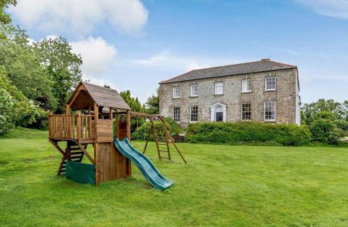Wadebridge House | 4 Bed in Padstow PENDA