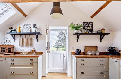 Westcott House | 4 Bed in Payhembury 53068