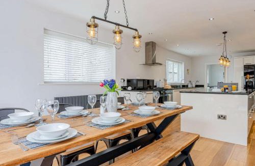 Penygroes House | 4 Bed in Penygroes 86423