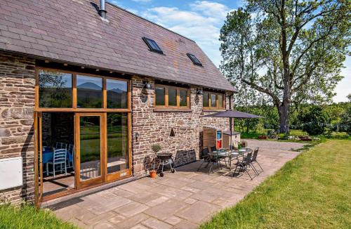 Llanfihangel Tal-y-llyn House | 4 Bed in Talgarth BN182