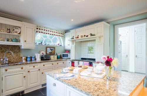 Ladock House | 4 Bed in Truro 75546