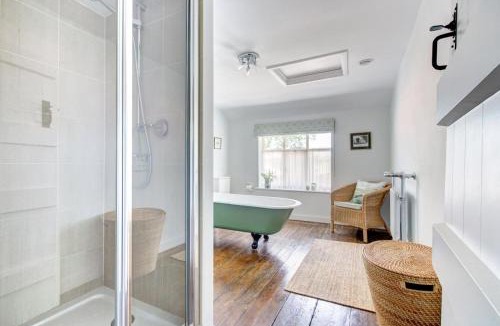 Halesworth House | 4 Bed in Walpole oc-brof