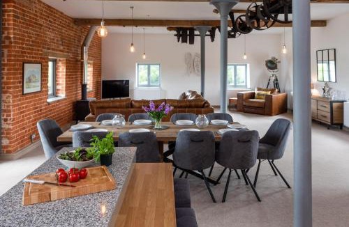 North Walsham House | 4 Bed in White Horse Common oc-1945