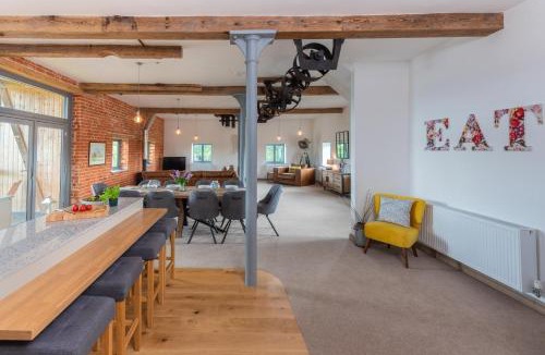 North Walsham House | 4 Bed in White Horse Common oc-1945