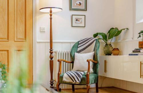 Ventnor House | 4 Bed in Whitwell 87435