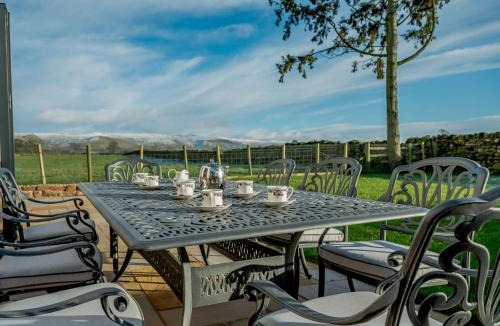 Penrith House | 4 Bed in Winkskill 89353