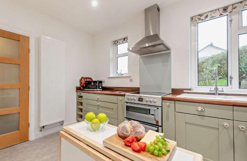 Wiseman's Bridge House | 4 Bed in Wisemans Bridge 57793