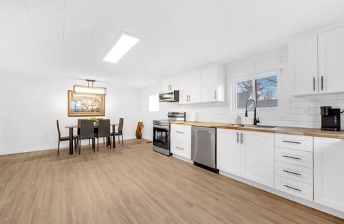 LaSalle House | 4 bed Lasalle getaway fully renovated
