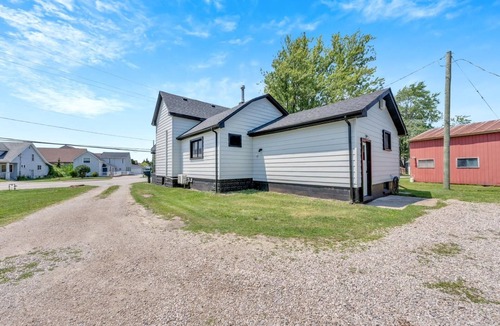 LaSalle House | 4 bed Lasalle getaway fully renovated